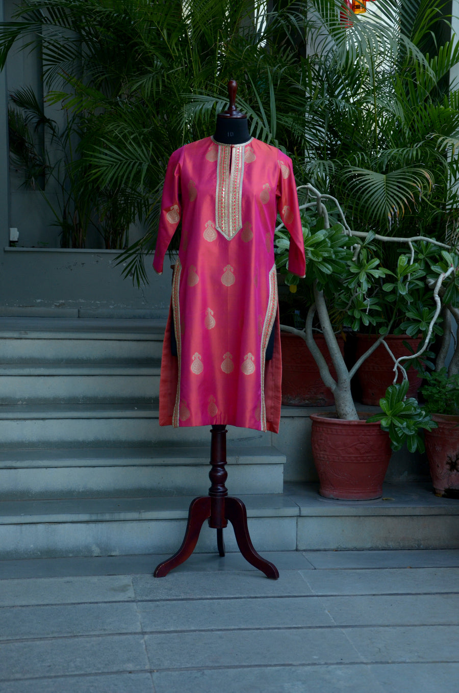 Razzmatazz & Gold Handloom Woven Benarasi Silk Kurta