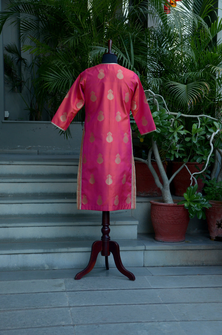 Razzmatazz & Gold Handloom Woven Benarasi Silk Kurta